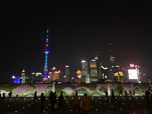 Skyline von Shanghai bei Nacht  